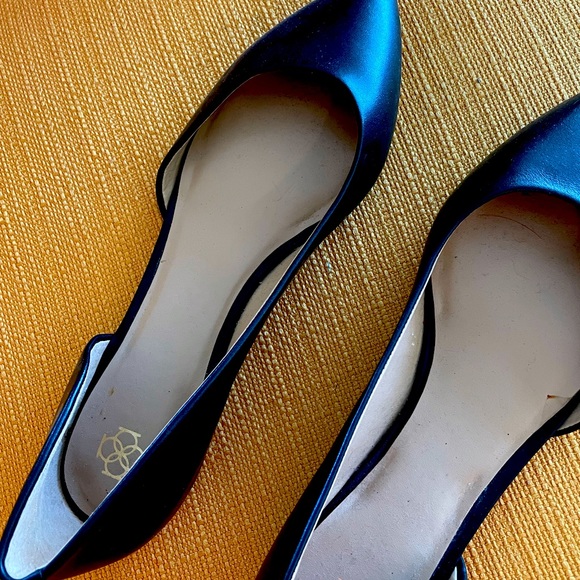 Like new! Ann Taylor black low heel shoe. - Picture 9 of 10